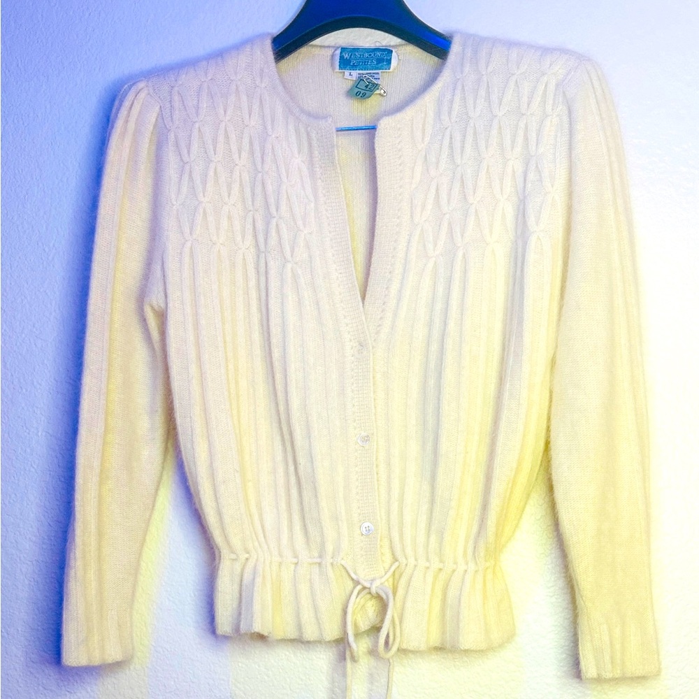 Westbound Petite’s, EUC
Vintage Cardigan, draw string, 
angora/lambswool SZ L